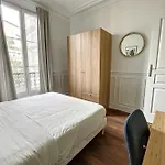 Room In Charming 3-Bedroom Apartment Near Bois De Vincennes