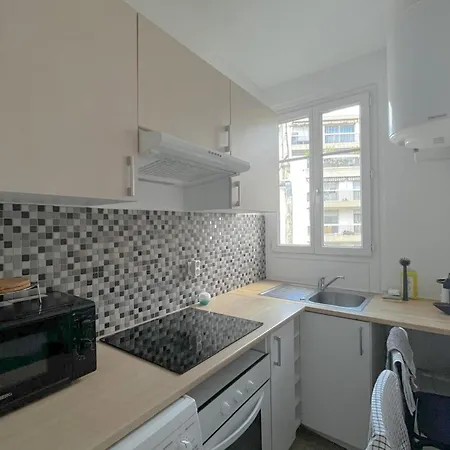 In Charming 3-bedroom Near Bois De Vincennes Holiday home *