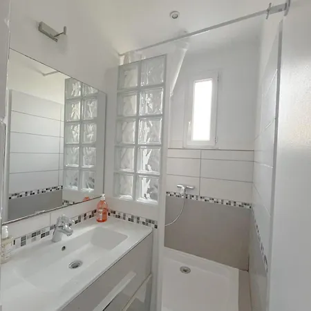 In Charming 3-bedroom Near Bois De Vincennes Holiday home *