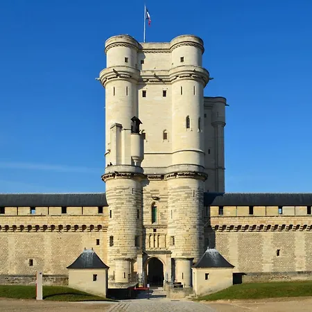 In Charming 3-bedroom Near Bois De Vincennes Paris